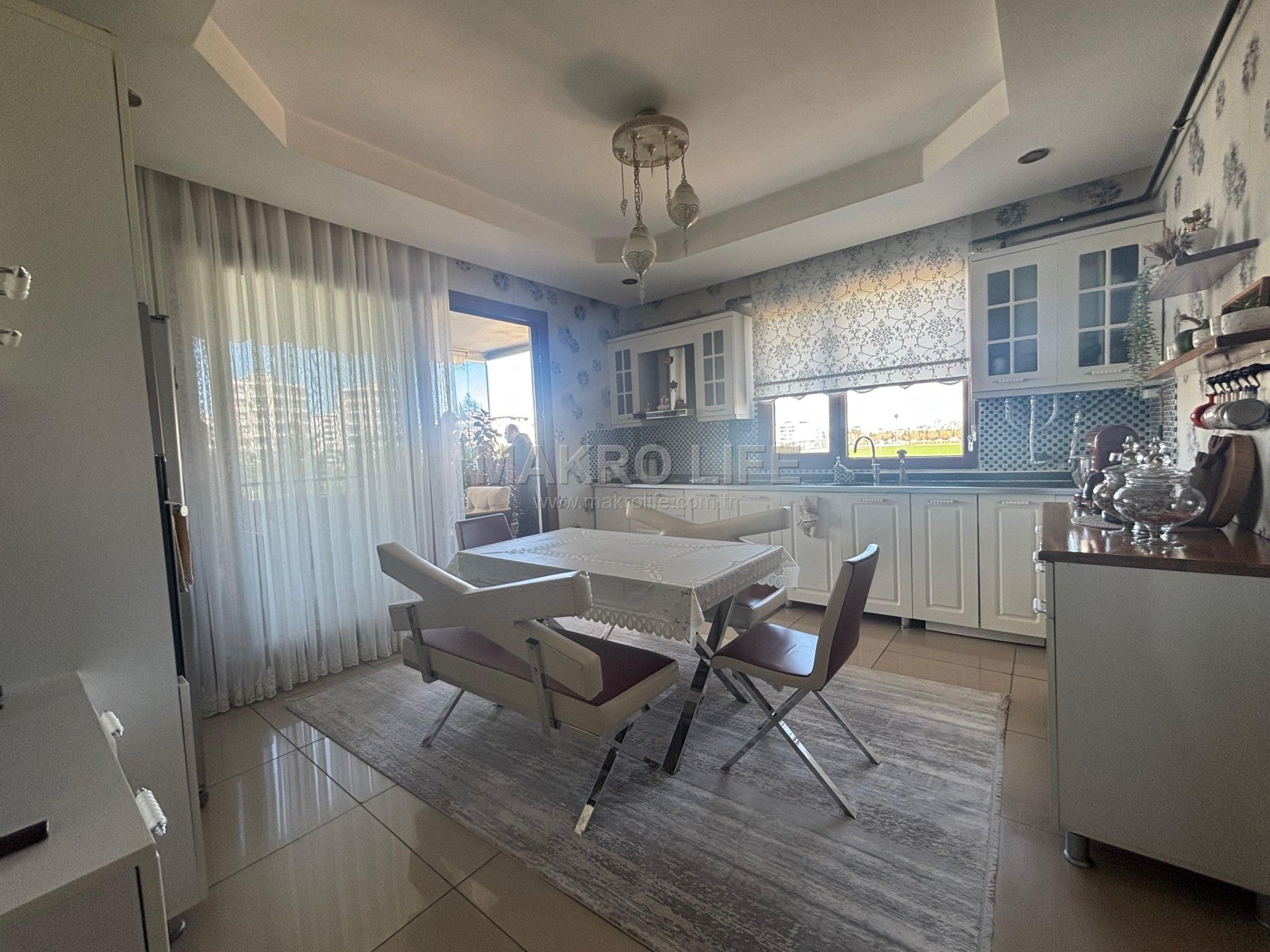 BAĞCILARDA SIFIR AYARINDA 4+1 SATILIK DAİRE