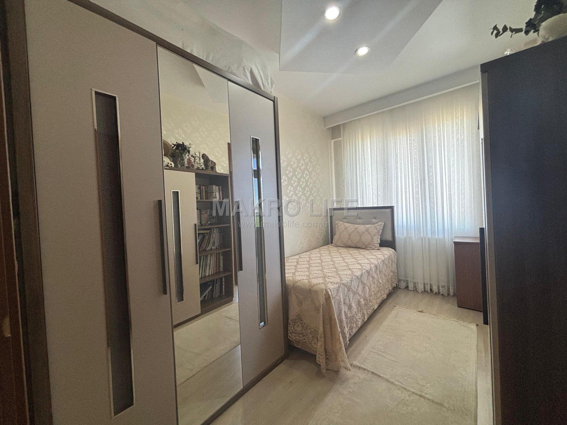 BAĞCILARDA SIFIR AYARINDA 4+1 SATILIK DAİRE