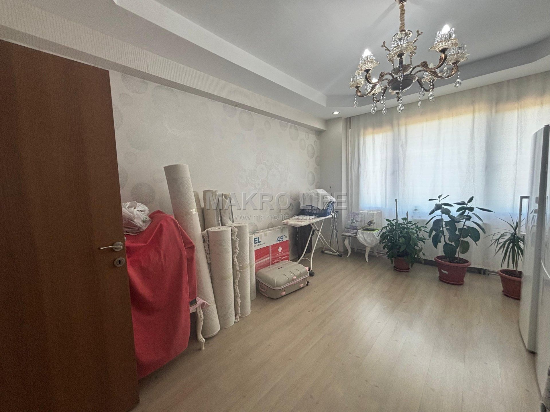 BAĞCILARDA SIFIR AYARINDA 4+1 SATILIK DAİRE