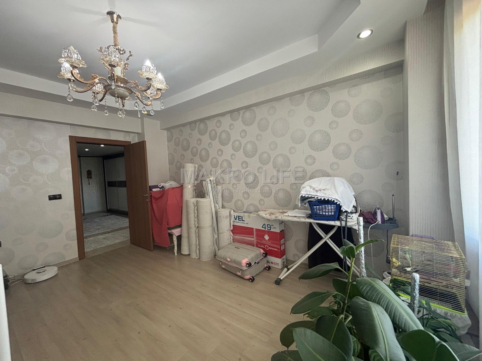 BAĞCILARDA SIFIR AYARINDA 4+1 SATILIK DAİRE