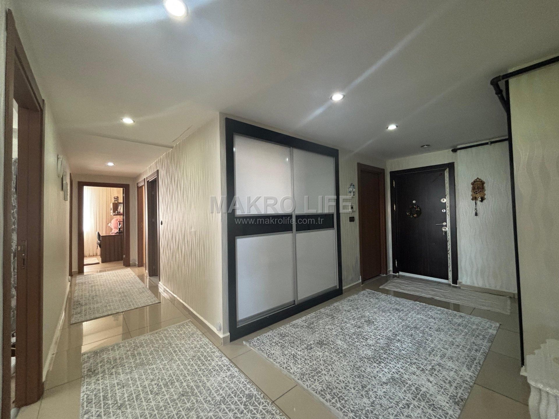 BAĞCILARDA SIFIR AYARINDA 4+1 SATILIK DAİRE