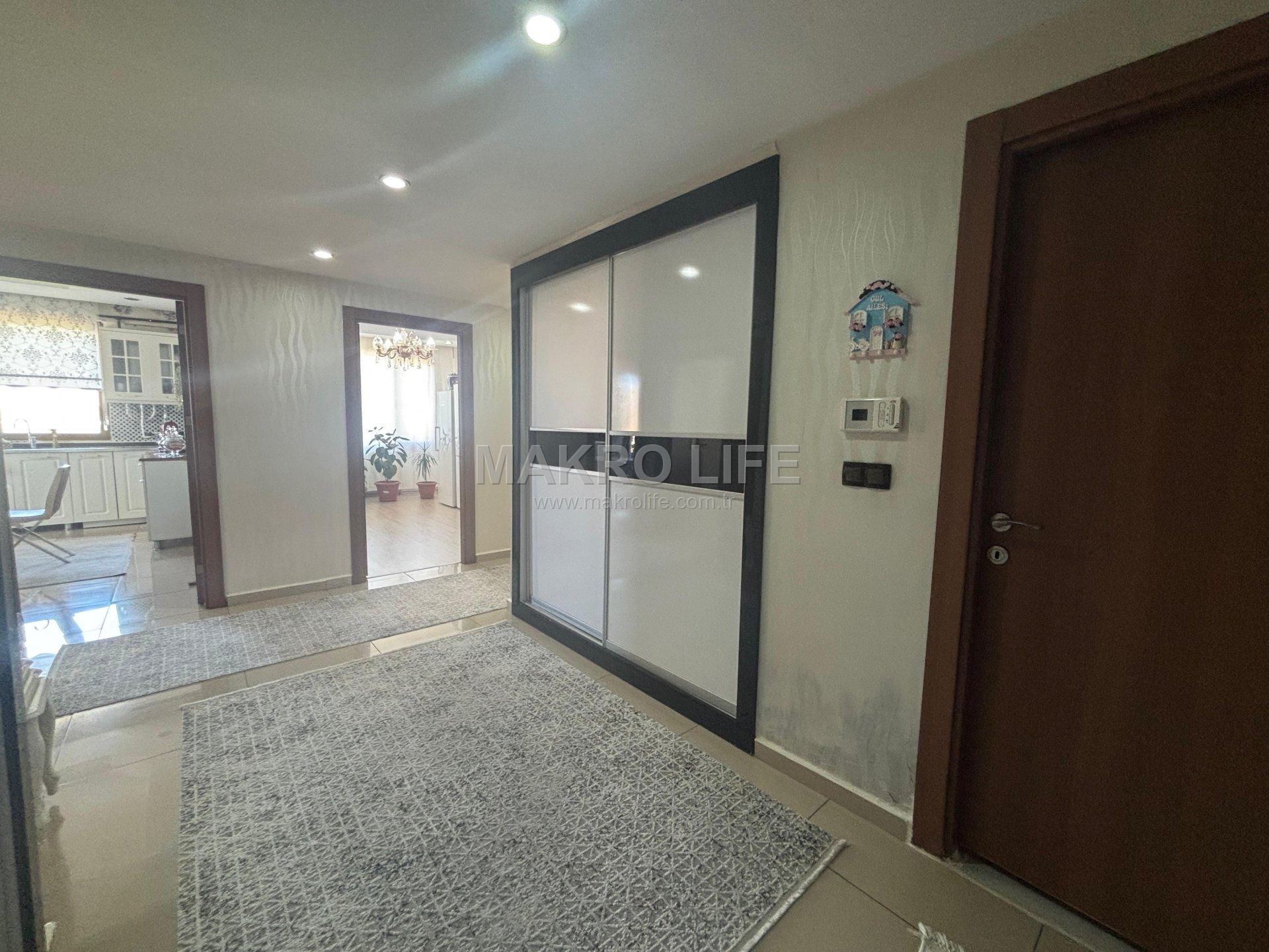 BAĞCILARDA SIFIR AYARINDA 4+1 SATILIK DAİRE