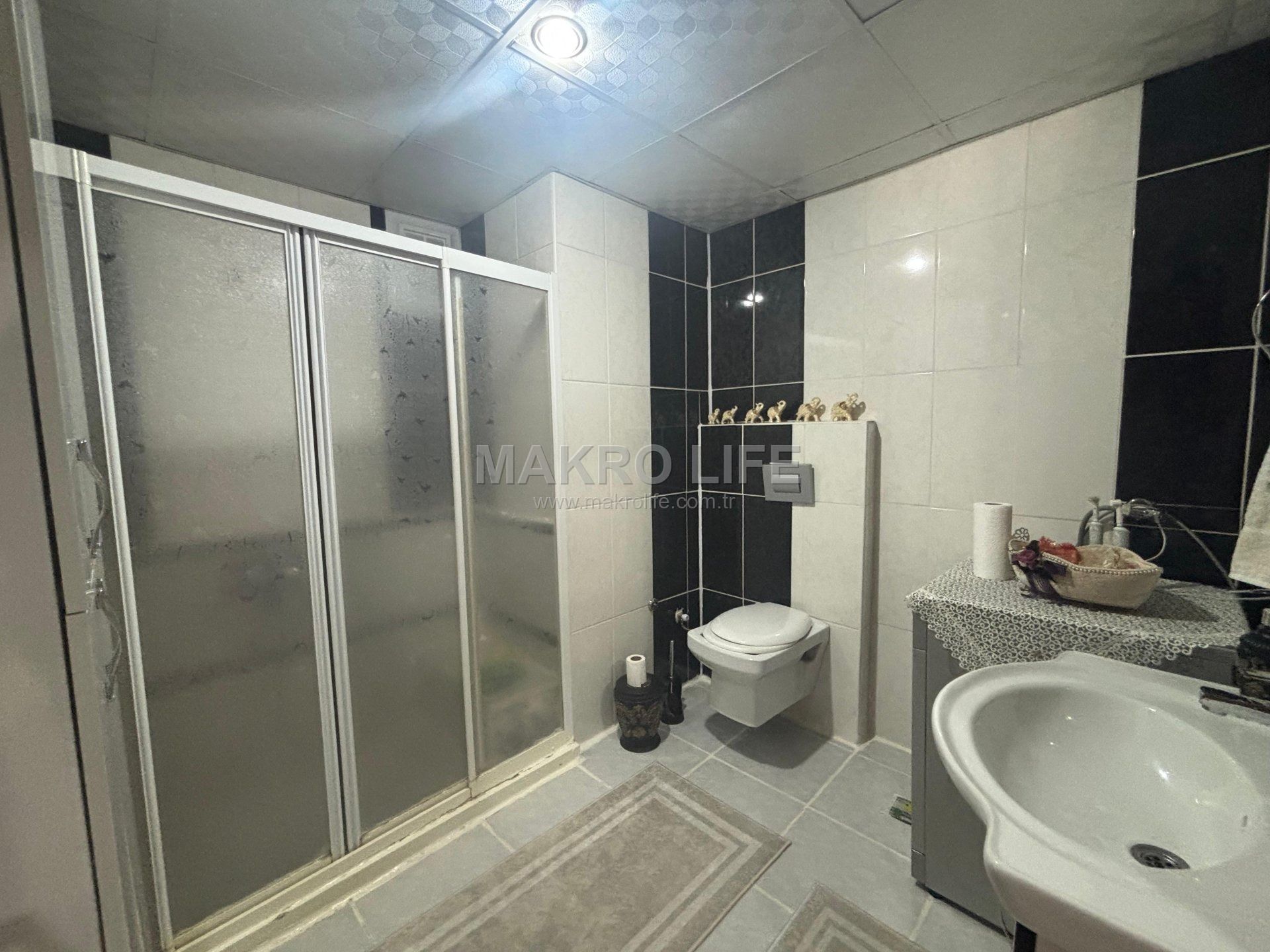 BAĞCILARDA SIFIR AYARINDA 4+1 SATILIK DAİRE