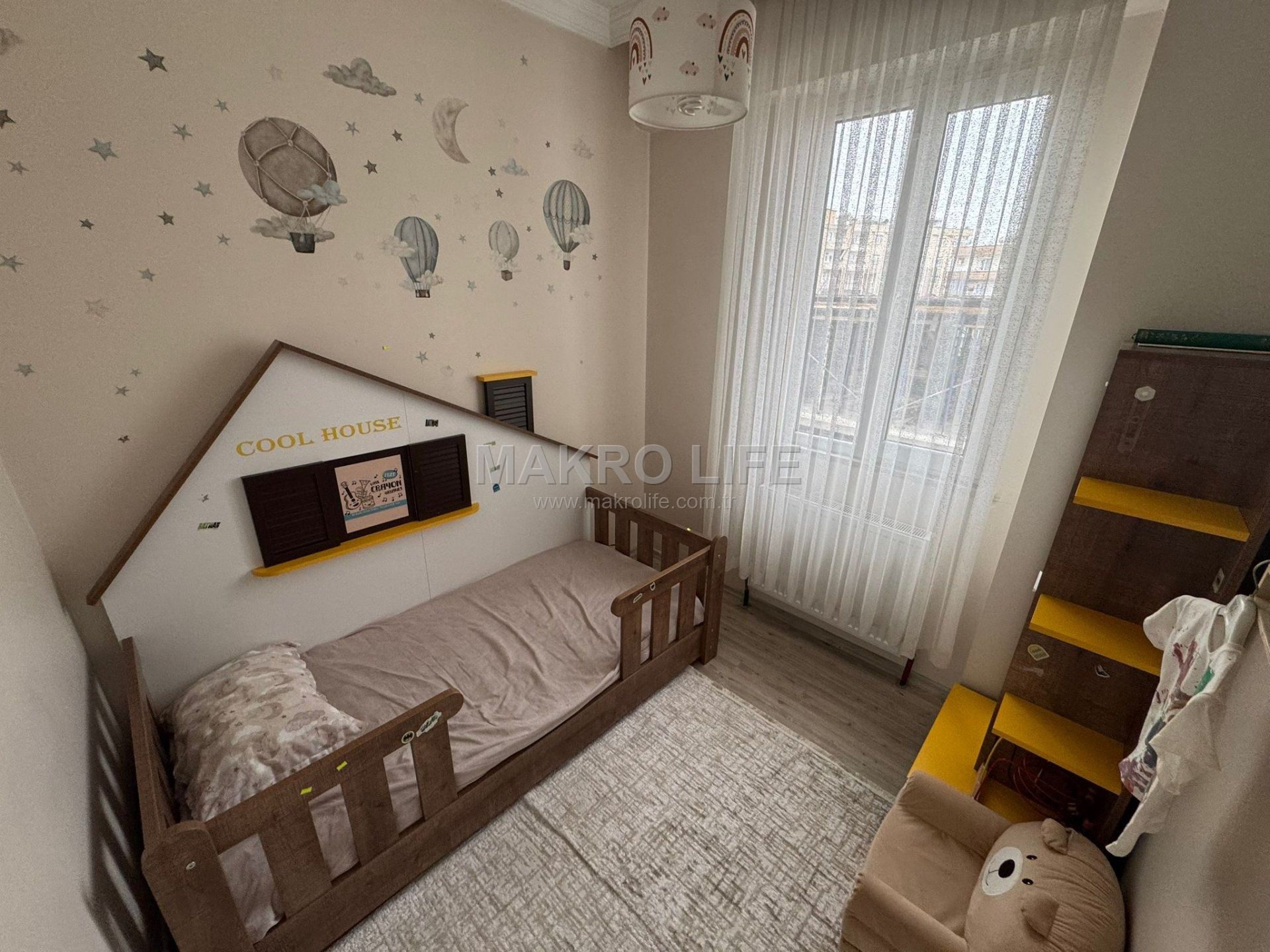 HUZUREVLERİ CAMİ ARKASI MERKEZİ KONUMDA 2+1 SATILIK DAİRE