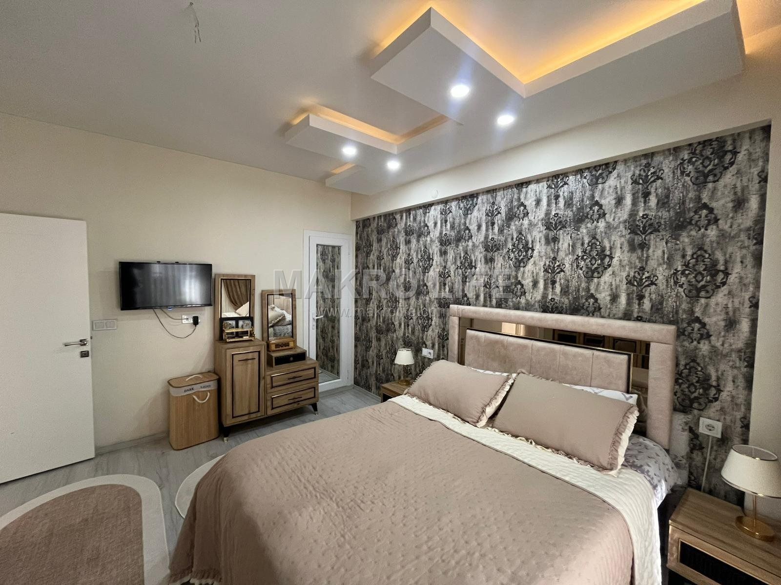 BAĞCILAR HESKİF CADDESİNDE 3+1 ARA KAT SATILIK FIRSAT DAİRE