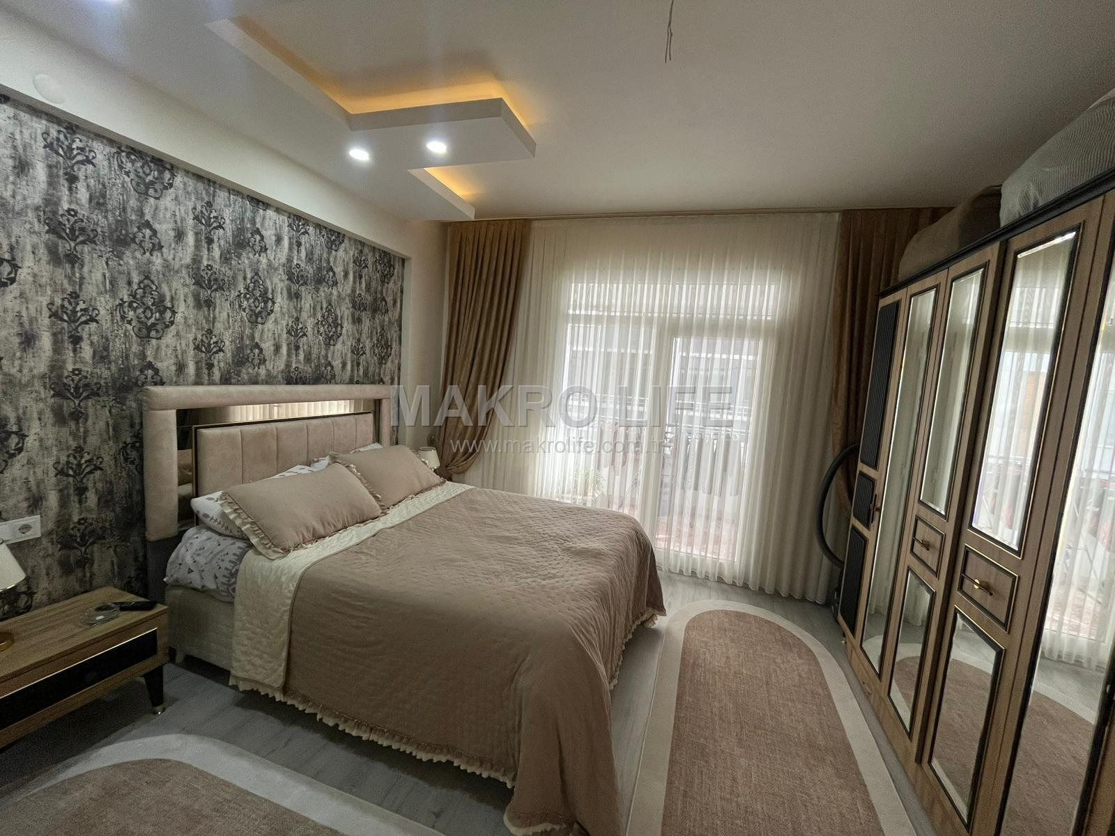 BAĞCILAR HESKİF CADDESİNDE 3+1 ARA KAT SATILIK FIRSAT DAİRE