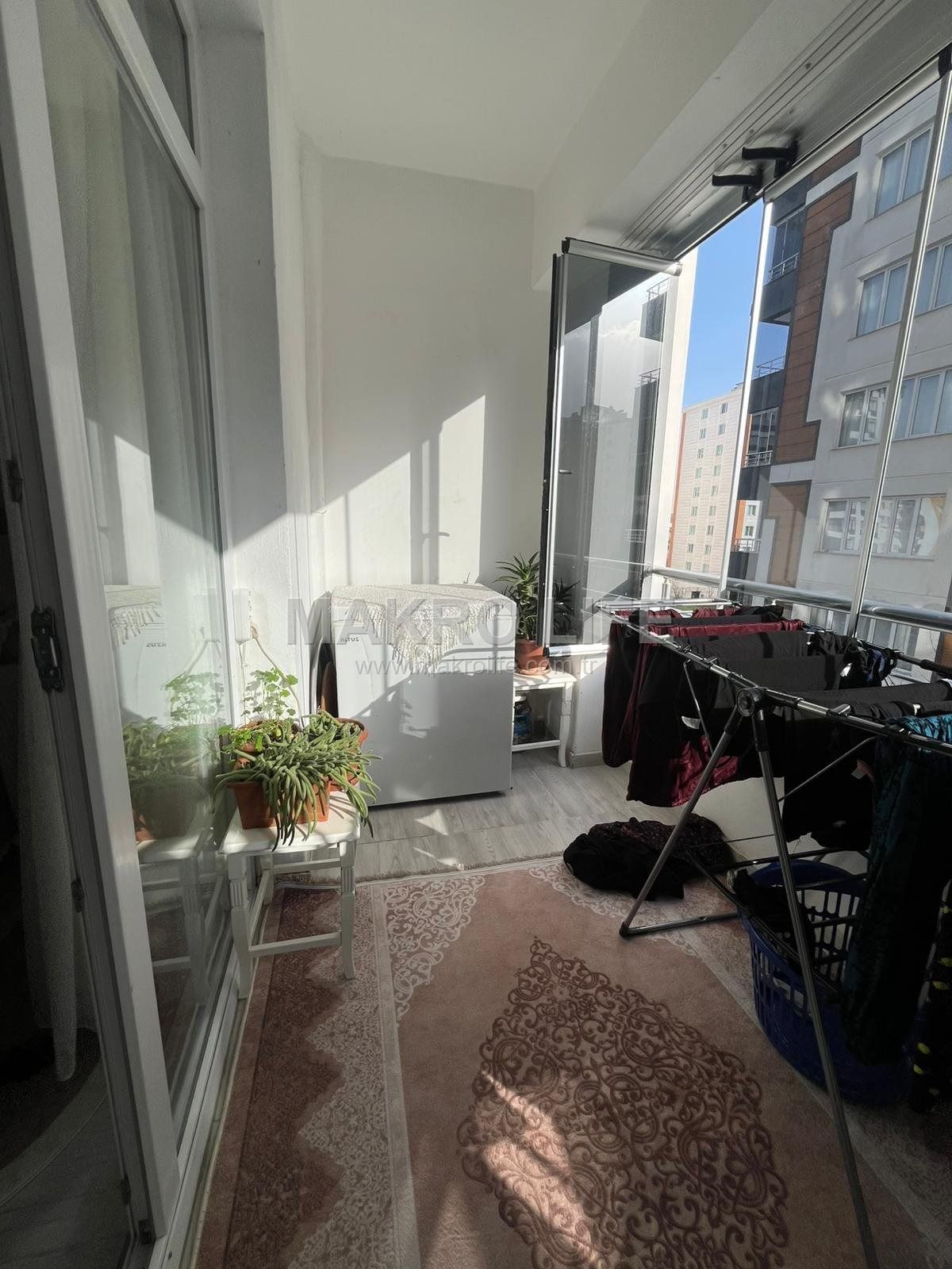 BAĞCILAR HESKİF CADDESİNDE 3+1 ARA KAT SATILIK FIRSAT DAİRE