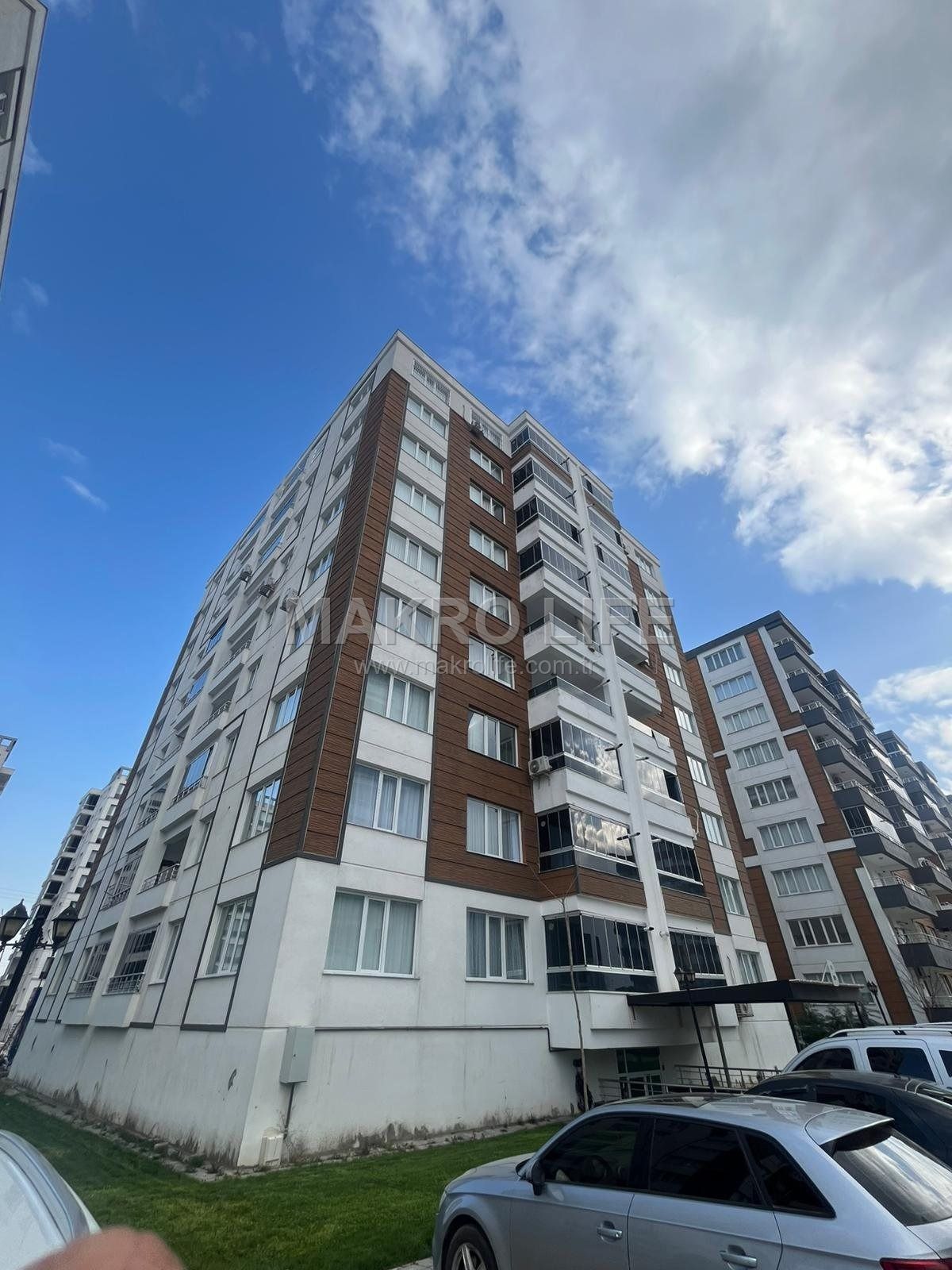 BAĞCILAR HESKİF CADDESİNDE 3+1 ARA KAT SATILIK FIRSAT DAİRE