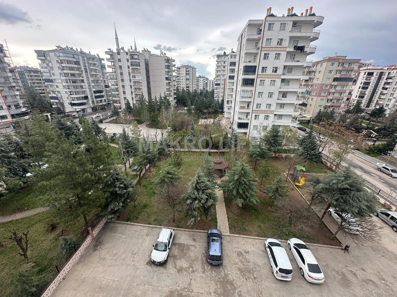 KAYAPINAR’DA LÜKS VE KONFOR BİR ARADA SATILIK ARA KAT DAİRE