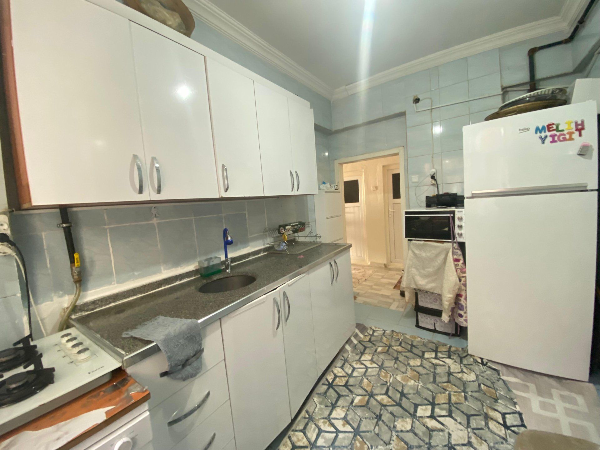 KOŞUYOLU PARKI KARŞISI CADDE ÜZERİ 2+1 BAKIMLI DAİRE