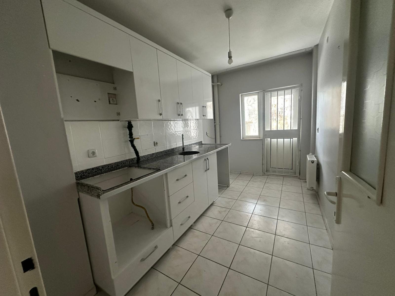 SEYRANTEPE'DE TAŞINMAYA HAZIR MERKEZİ KONUMDA 3+1 SATILIK FIRSAT DAİRE