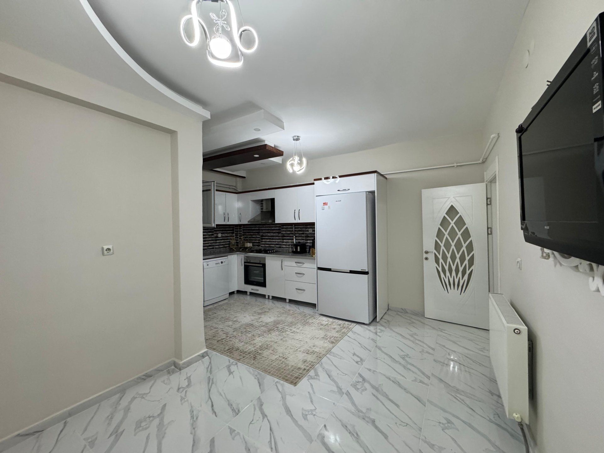 URFA YOLU ÜSTÜNDE ZANA DÜĞÜN SALONU YANINDA GENİŞ 2+1 FIRSAT!