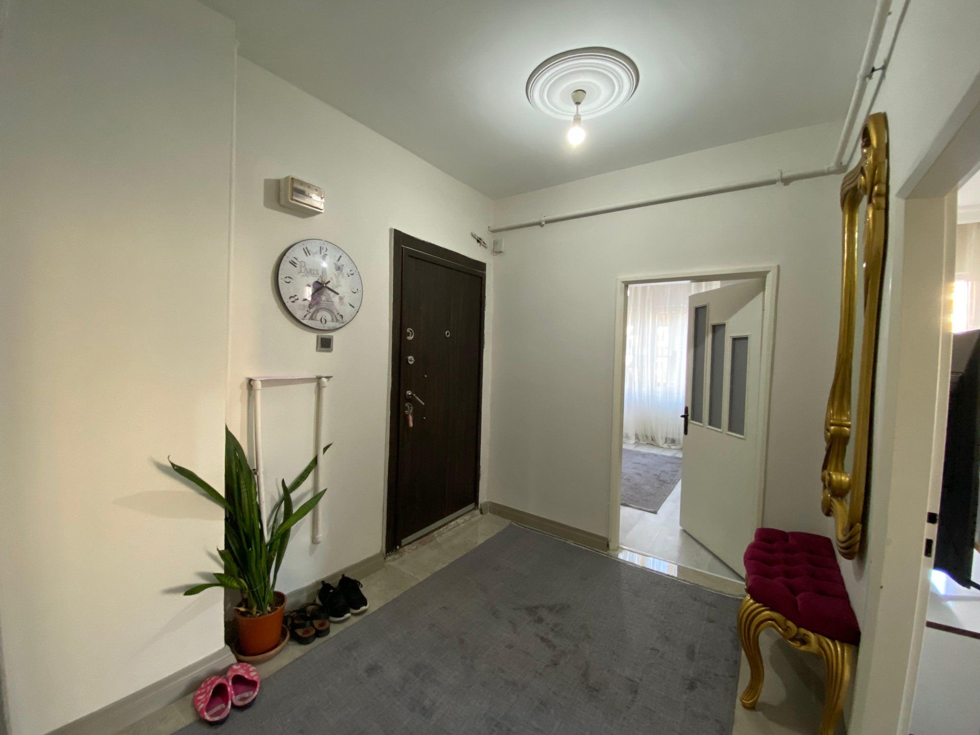 HUZUREVLERİ SON DURAK ANA CADDE ÜZERİ BAKIMLI 3+1 FIRSAT DAİRE