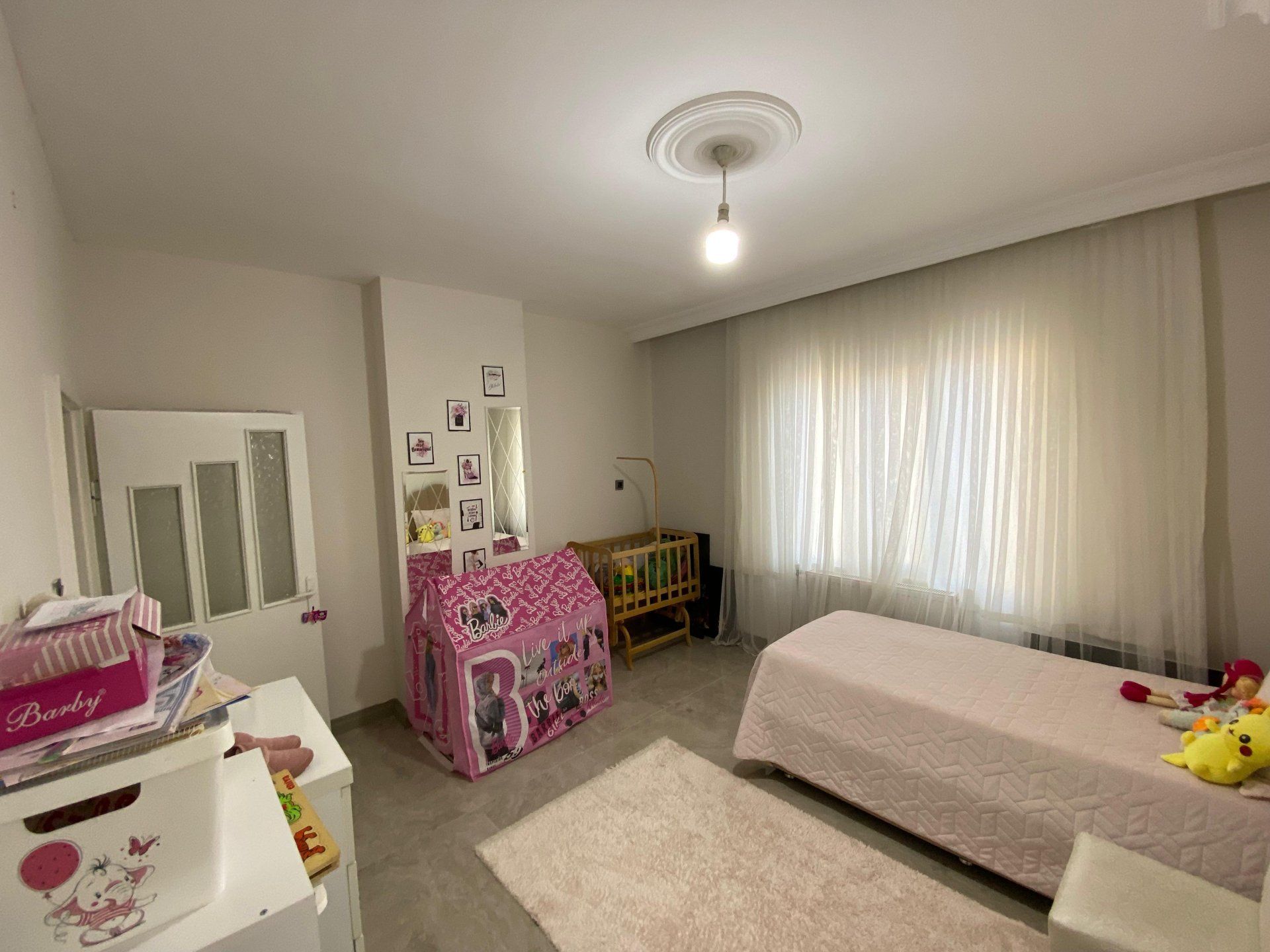 HUZUREVLERİ SON DURAK ANA CADDE ÜZERİ BAKIMLI 3+1 FIRSAT DAİRE