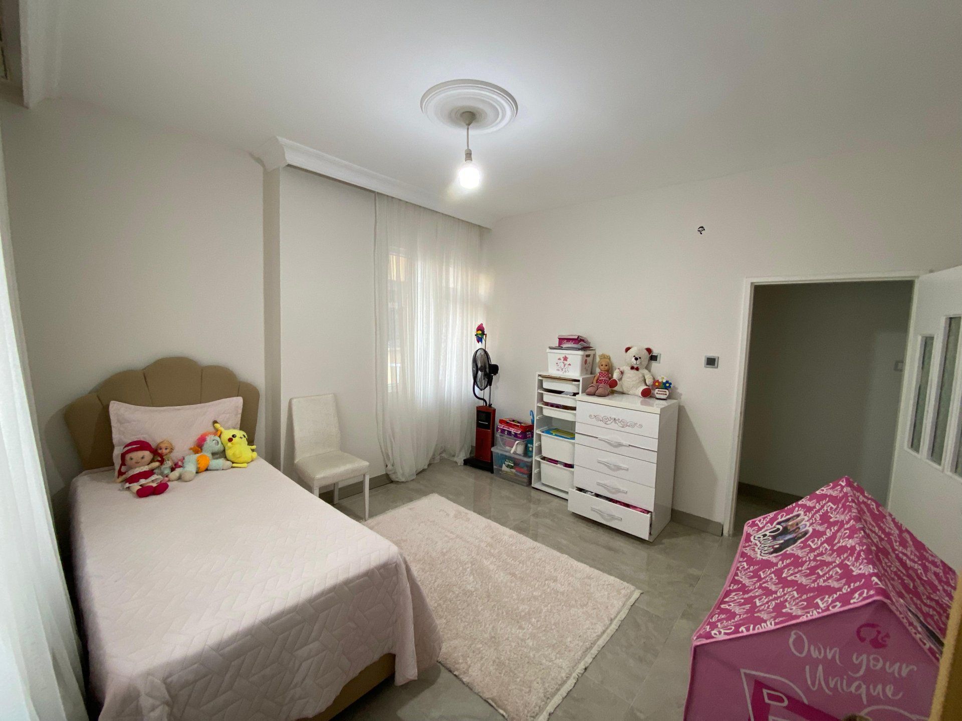 HUZUREVLERİ SON DURAK ANA CADDE ÜZERİ BAKIMLI 3+1 FIRSAT DAİRE