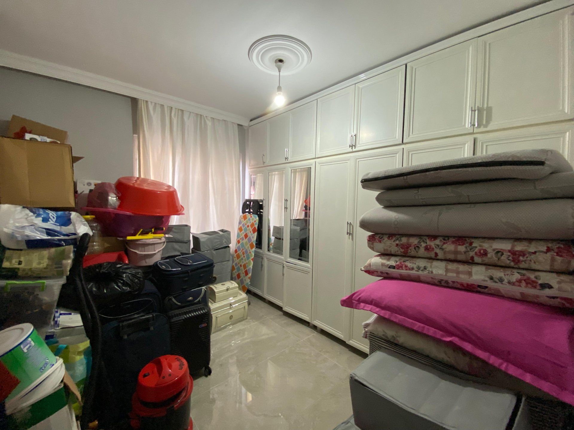 HUZUREVLERİ SON DURAK ANA CADDE ÜZERİ BAKIMLI 3+1 FIRSAT DAİRE