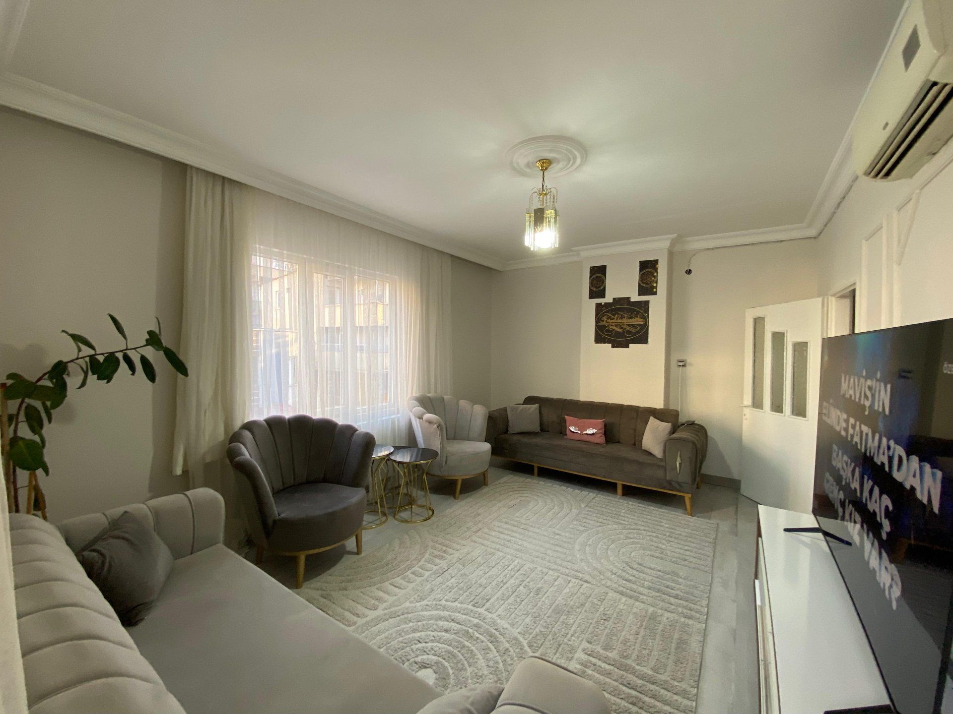 HUZUREVLERİ SON DURAK ANA CADDE ÜZERİ BAKIMLI 3+1 FIRSAT DAİRE