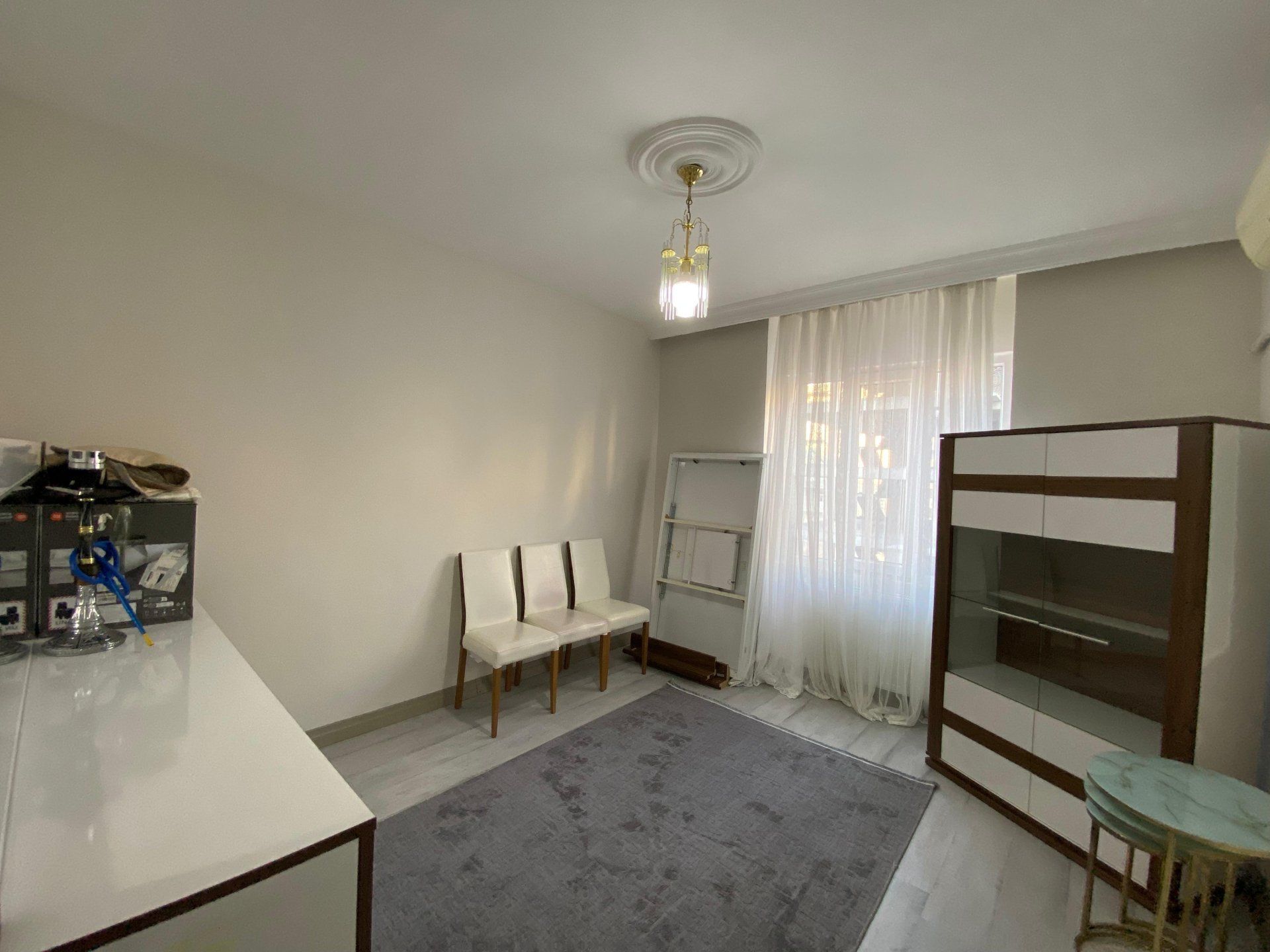 HUZUREVLERİ SON DURAK ANA CADDE ÜZERİ BAKIMLI 3+1 FIRSAT DAİRE