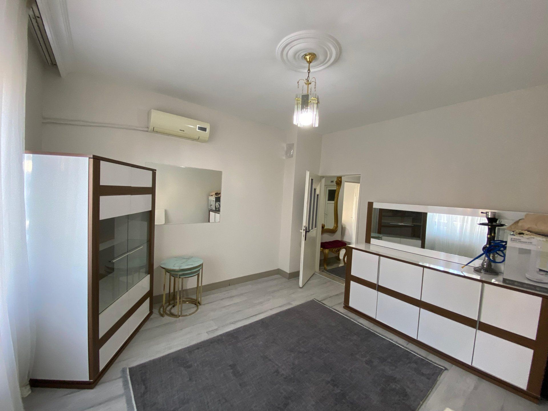 HUZUREVLERİ SON DURAK ANA CADDE ÜZERİ BAKIMLI 3+1 FIRSAT DAİRE