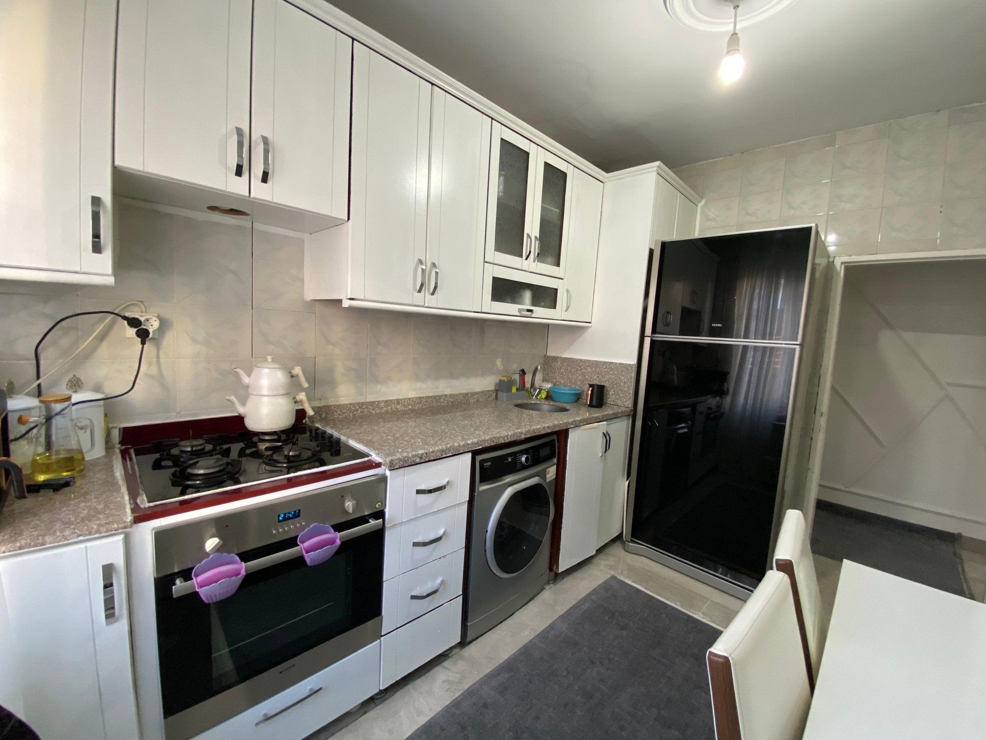 HUZUREVLERİ SON DURAK ANA CADDE ÜZERİ BAKIMLI 3+1 FIRSAT DAİRE