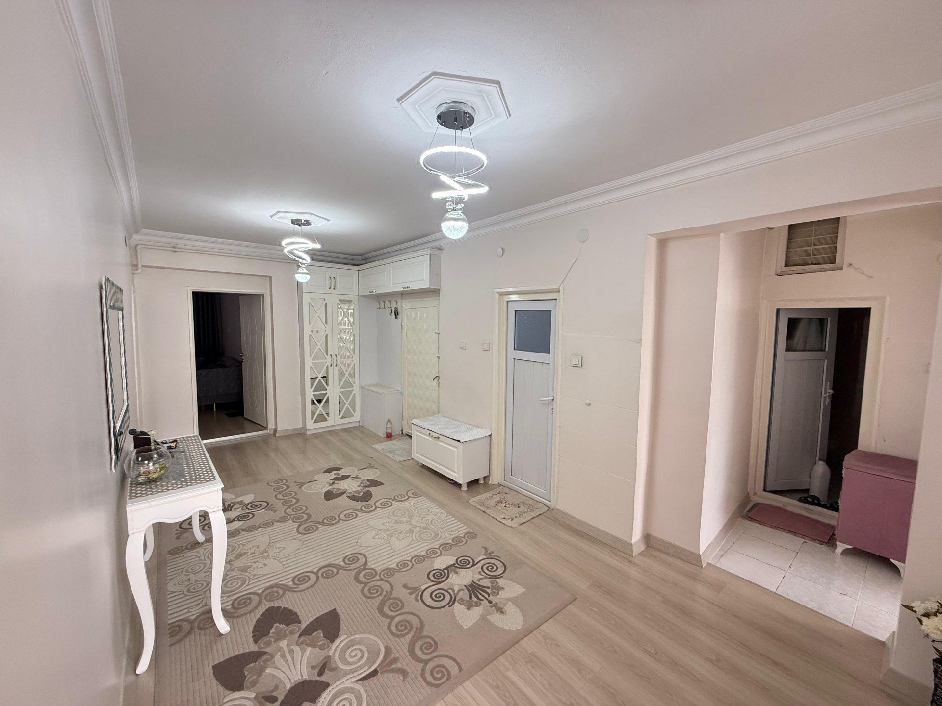 NİNOVA AVM ARKASINDA 3+1 SATILIK FIRSAT DAİRE