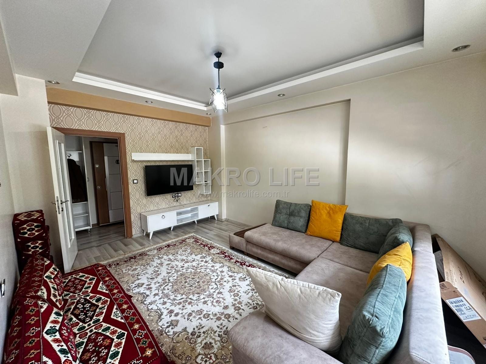 BAĞCILAR GÖLETLİ PARK KARŞISI MİLLET BAHÇESİ YANINDA 1+1 EŞYALI KİRALIK YÜKSEK GİRİŞ KAT FIRSAT DAİRE!