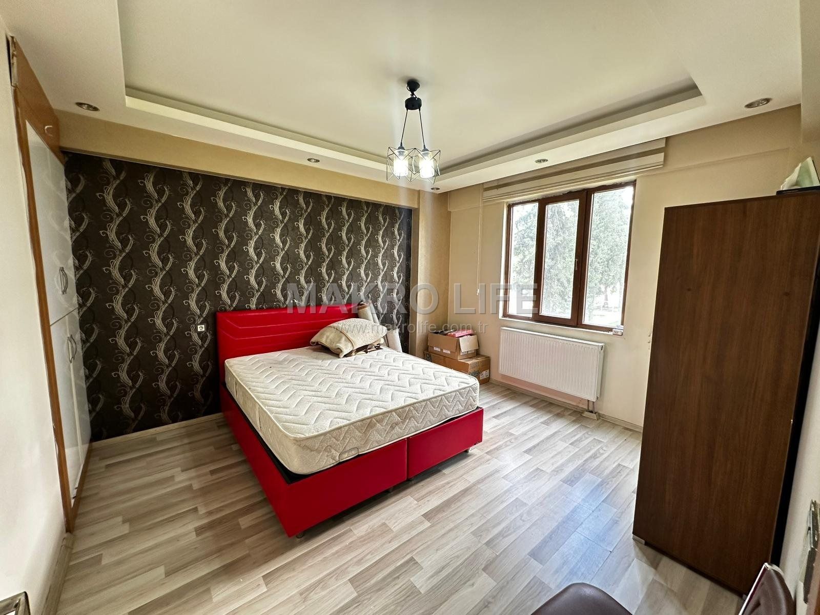 BAĞCILAR GÖLETLİ PARK KARŞISI MİLLET BAHÇESİ YANINDA 1+1 EŞYALI KİRALIK YÜKSEK GİRİŞ KAT FIRSAT DAİRE!