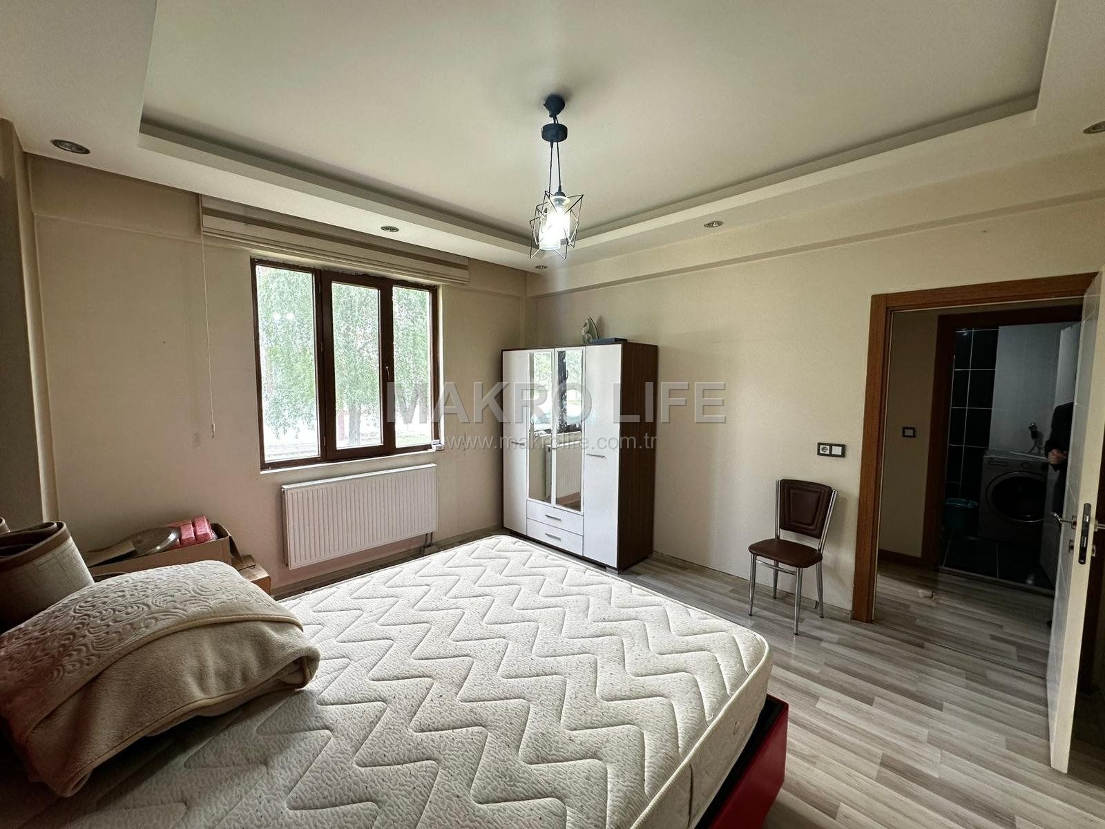 BAĞCILAR GÖLETLİ PARK KARŞISI MİLLET BAHÇESİ YANINDA 1+1 EŞYALI KİRALIK YÜKSEK GİRİŞ KAT FIRSAT DAİRE!