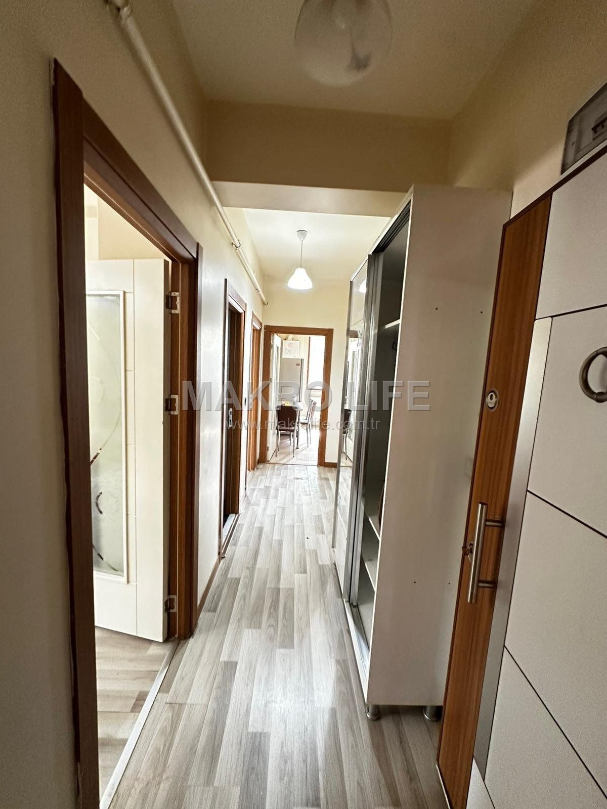 BAĞCILAR GÖLETLİ PARK KARŞISI MİLLET BAHÇESİ YANINDA 1+1 EŞYALI KİRALIK YÜKSEK GİRİŞ KAT FIRSAT DAİRE!