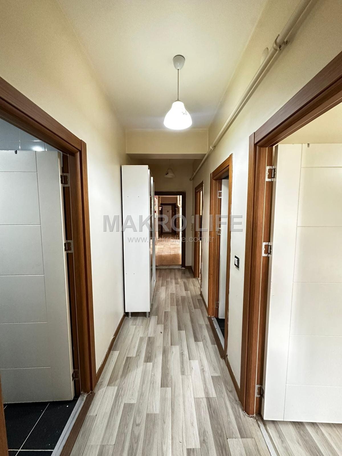 BAĞCILAR GÖLETLİ PARK KARŞISI MİLLET BAHÇESİ YANINDA 1+1 EŞYALI KİRALIK YÜKSEK GİRİŞ KAT FIRSAT DAİRE!