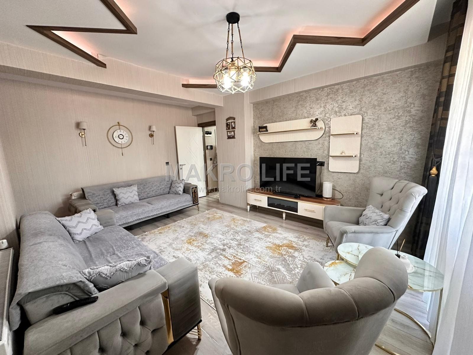 50'LİK YOLDA SATILIK HAVUZLU LÜX 2+1 FIRSAT DAİRE
